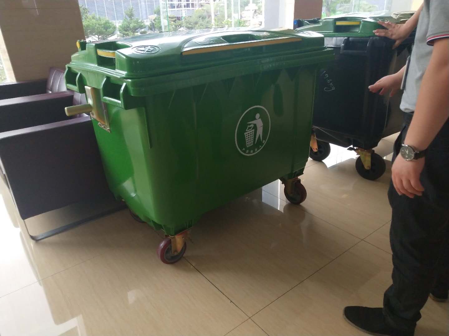 Outdoor Plastic 500L Trash Can With Wheels - Buy trash can, garbage can,  recycle bins Product on Chinese provider of commercial and industrial grade  plastic pallets and material handling containers for the